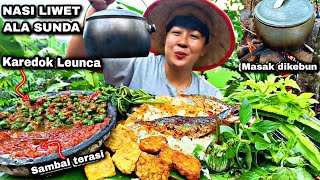 MASAK NASI LIWET ALA SUNDA DIKEBUN  KAREDOK LEUNCA SAMBAL TERASI LALAPAN madu korat [upl. by Ahsia616]