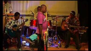 Papa Wemba  Show me the way live [upl. by Gay]