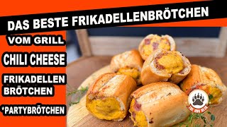 Chili Cheese Frikadellen Brötchen vom Grill  Partybrötchen  The BBQ BEAR [upl. by Welcher]