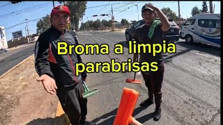 broma a limpia parabrisas del rey de las bromas ElReydelasbromas [upl. by Duj]