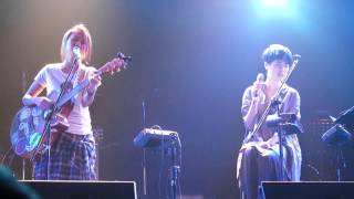 盧凱彤Ellen Loo天色很暗 feat岑寧兒Yoyo Sham 20150522 Legacy Taipei [upl. by Baldridge]