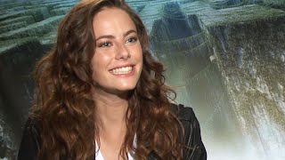 KAYA SCODELARIO DÁ ENTREVISTA EM PORTUGUÊS [upl. by Turoff]