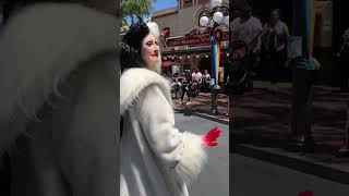 Cruella de Vil dances to her song played by the Straw HattersDisneyland 42824 Main Street USA [upl. by Daigle176]