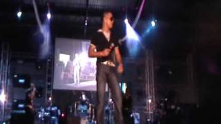 Jerrino Bass cu Dificil Lubida Prive den Big Shot Concert 2009 [upl. by Annahsohs]