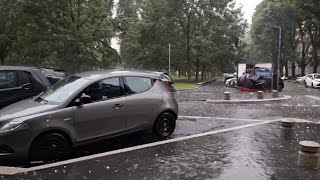 Le impressionanti immagini del nubifragio a Milano chicchi di grandine grossi quasi quanto un palmo [upl. by Haimerej]