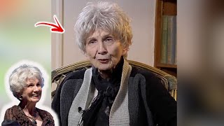 Alice Munro DEAD Nobel winner and titan of the short story dies aged 92 [upl. by Myrah452]