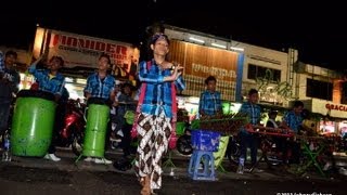 ANGKLUNG MALIOBORO [upl. by Acemat]