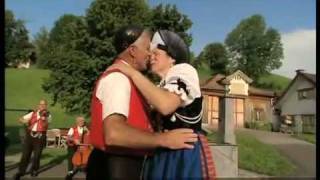 Appenzeller Streichmusik Edelweiss Herisau amp Hierig Tanzpaare  Appenzeller Volkstanz 2005 [upl. by Swigart140]