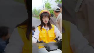 ईट से Car 🚗 को तोड़ दिया  🥰💞 love chinesedrama lovestory shortvideo ckdrama trending shorts [upl. by Ynaffit]