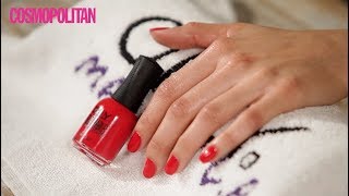 Manicura para Nochevieja rojo pasión  Tutorial  Cosmopolitan España [upl. by Elletsirhc175]