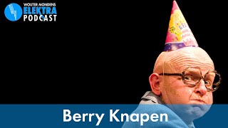 Berry Knapen  Wie deelt die frikandellen uit [upl. by Clute912]