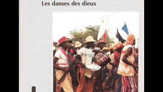 Culte vaudou haïtiensdanse Rarâ  danse Dahomey yanvalou [upl. by Ruamaj]