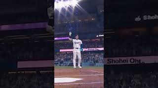 Shohei Ohtani gets a standing ovation as he returns home after his historic 5050 accomplishment ⭐️ [upl. by Ivett]