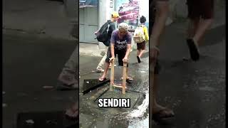 menyelam ke goronggorong agar tidak banjir🫡 [upl. by Ahsienak]