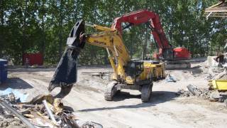 Komatsu PC12508 excavator Genesis GXP 1500R scrap shear  Martens Democom [upl. by Yllatan]