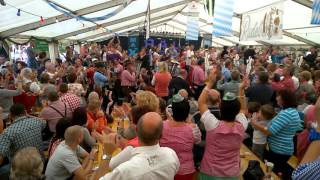 Einlauf der Schalmeienkapelle Steinbach zur Königswalder Wiesn 2015 1080p HD [upl. by Dnartreb]