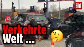 Vater lässt Frau und Sohn das Auto schieben [upl. by Bernard]