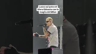 Lazza sul palco di Sfera Ebbasta con la maglia del Milan [upl. by Schmeltzer]