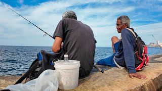 Así está el Malecón en La Habana CUBA 2024 La Cruda realidad de pescar para poder sobrevivir [upl. by Jenni339]