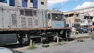 VLI  Trem da Magnesita passando pelo centro da cidade de Candeias  BA Primeiro registro [upl. by Aicile653]