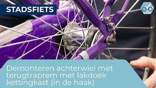 Hoe demonteer ik achterwiel met terugtraprem en lakdoek kettingkast fiets in de haak 43 [upl. by Akayas]