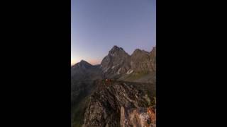 Un timelapse del Monviso al tramonto di notte e allalba [upl. by Enahpad]