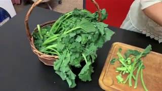 Come Pulire le Cime di Rapa  TUTORIAL della Mamma [upl. by Emmett112]