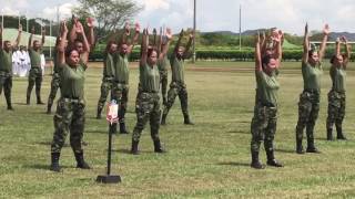 Entrenamiento de mujeres militares [upl. by Schuler]