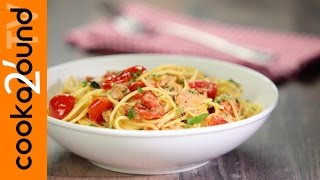 Spaghetti con tonno e pomodorini  Ricetta [upl. by Notneuq]