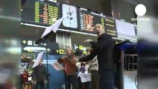 Flashmob à laéroport international HenriCoandă [upl. by Dovev]