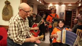 Klingendes Wochenteilen  Erst waunn da Hauhn kraht Medley [upl. by Poucher]