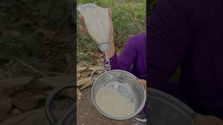 Single mom show SMART idea for SURVIVAL in forest camping outdoor bushcraft survival [upl. by Fanchie]