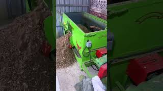 Total ration cattle and sheep preparation machine TMR total ration feed mixing and blending machine [upl. by Rentschler]