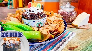 Receta Frijoles refritos de la abuela  Cocineros Mexicanos [upl. by Adlesirk]