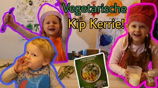 De meiden maken Ve­ge­ta­ri­sche kip ker­rie met rijst  De VEGA favorieten van Nederland [upl. by Enilorac924]