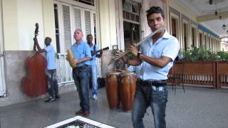 SONEROS CALLEJEROS EN LA HABANA [upl. by Adnak]