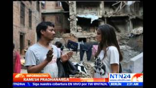 Niñas huérfanas cocinan para cientos de víctimas del terremoto en Nepal [upl. by Gonick282]