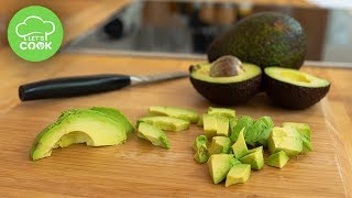 Avocado aufschneiden  5 Tipps zum Avocado schneiden amp kaufen [upl. by Nylanej49]