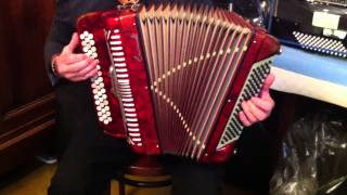 Accordéon Crucianelli à 3 voix 80 basses  Test client [upl. by Akienahs862]