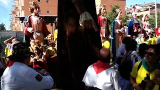 Els Gegants de Martorell sota la tenta mirada dels gegants centanaris en Molins de Rei [upl. by Oeflein569]