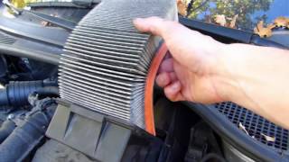 Comment remplacer le filtre à air sur Renault Clio 3 diesel [upl. by Cami]