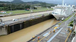 Canal de Panamá  Esclusa de Miraflores  Paso de crucero [upl. by Ladnek]