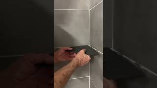 Installer une étagère de douche SchlüterSHELF [upl. by Norrabal]