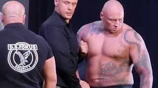 POTĘŻNA ZADYMA OCHRONIARZA Z BOMBĄ NA PRIME MMA 2 [upl. by Aneem339]