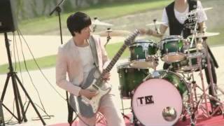 넌내게반했어 스투피드공연 yonghwa guitar quot Tom Andersonquot [upl. by Austreng]