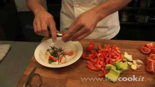 WeZoozbe Gazpacho koude tomatensoep maken [upl. by Razal]