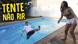 TENTE NÃO RIR NA PISCINA  COM EMILY  REZENDE EVIL [upl. by Nnaeiram]