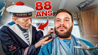 JE TESTE LE COIFFEUR LE PLUS ÂGÉ DE FRANCE 88 ans [upl. by Arodasi]