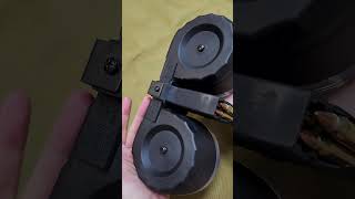 실총 100발 드럼 탄창을 쓸 수 있는 에어소프트건 AR15 Full Auto 100 Round Drum Mag  Shell ejecting airsoft gun [upl. by Nivlac]