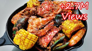 HOW TO COOK SEAFOOD BOIL WITH SPICY GARLIC BUTTER CAJUN SAUCE  MUST TRY RECIPE  SUPER EASY [upl. by Susejedesoj]